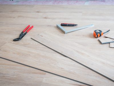 Vinyl verlegen, Werkzeug und Dielen
